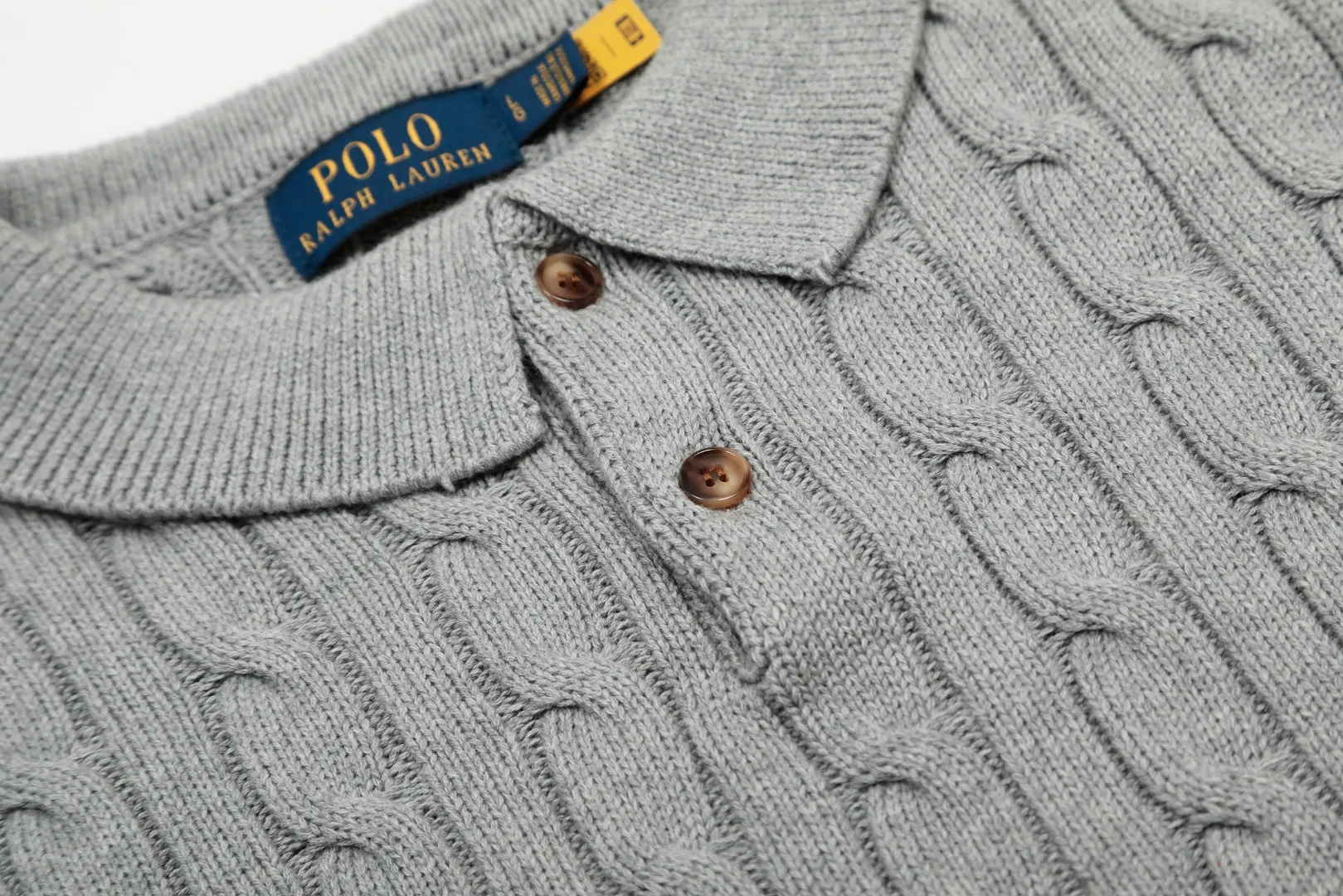 🅿️186 "Top quality" Style number: DS062# (not off the shelves all year round) [Ralph Lauren men's POLO lapel solid color pony embroidered logo knitted short sleeves] ✅Ralph Lauren Ralph Lauren classic basic lapel POLO men's all-season knitted short sleeves ✅Main supplier platform live broadcast Wholesale entity Replacement when out of stock Not off the shelf ✅ZP quality 1:1 version Scan the code to enter the GF website Counter quality ✅Details and quality are the only one in Guangzhou. Imported quality cotton yarn, focusing on high-end, cost-effective. Needless to say good quality. ✅The version restores the original version. The maximum size can be worn up to 200 pounds. Loose, comfortable and stress-free. ✅The upper body is simple and easy to match. A must-have for men. Good-looking clothes are never picky. A must-have for men's wardrobe. Size: S-XL. Color: Black, White, Gray, Khaki, Navy Blue, Gentleman's Lake Blue.